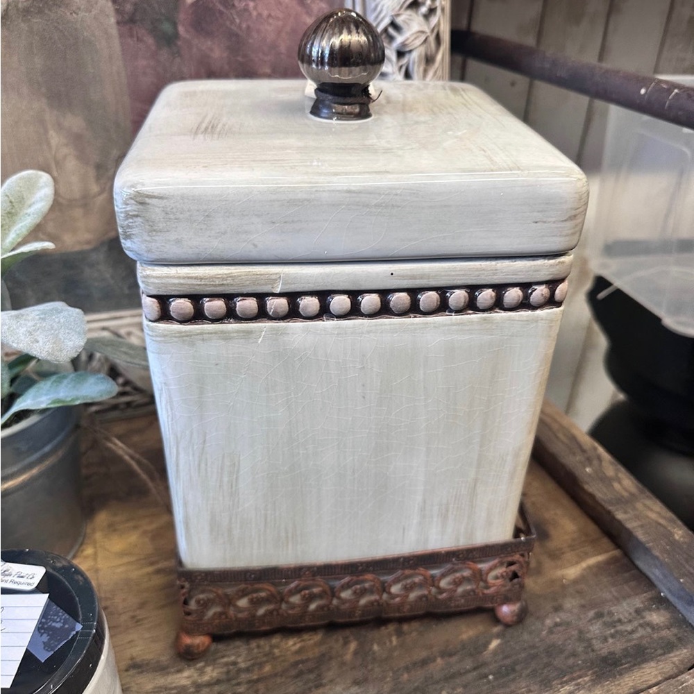 Ceramic Canister with Stand